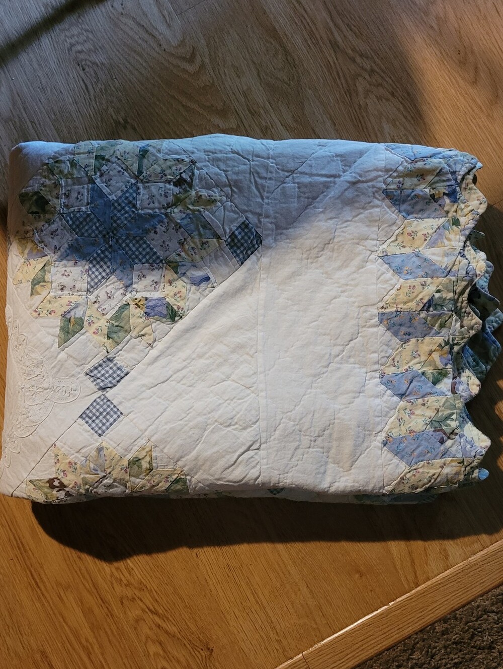 Vintage Handmade Quilt - Picture 12 of 13
